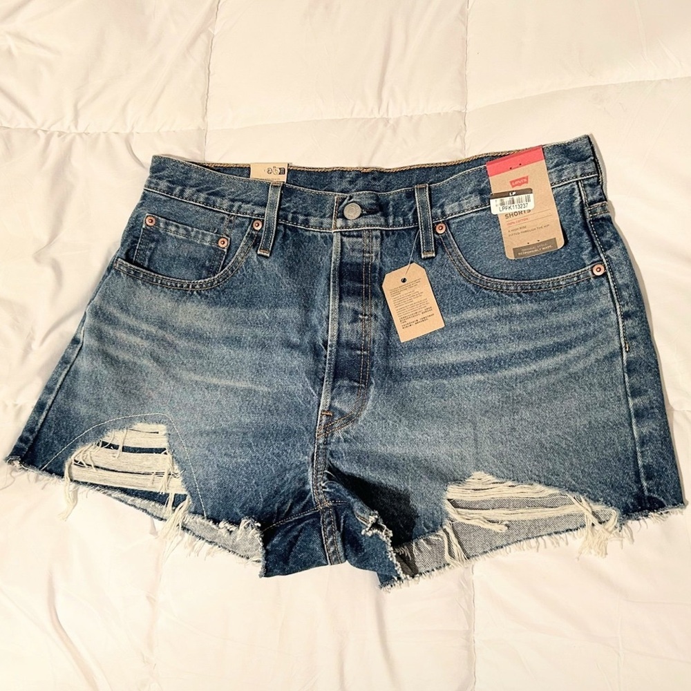 NWT Levi's 501 Original Fit High Rise Distressed Cutoff Jean Shorts Blue Size 33 - Picture 4 of 9